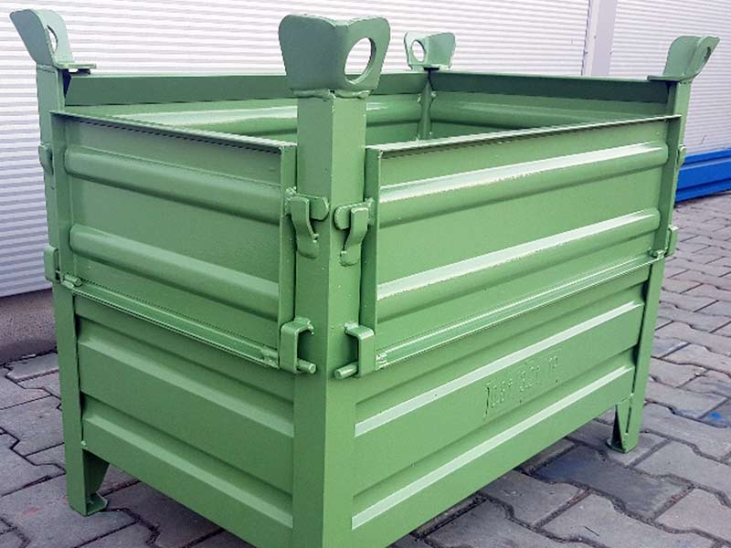 1 Lang- und Schmalseite ½ abklappbar, Stapelecken mit Kranlöchern