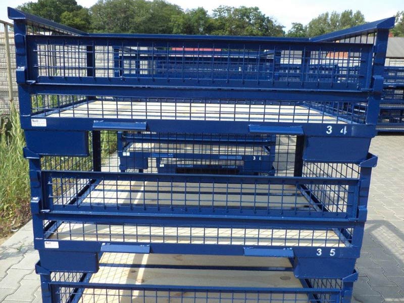 Gitterboxen, halbhoch, blau lackiert mit Nummerierung